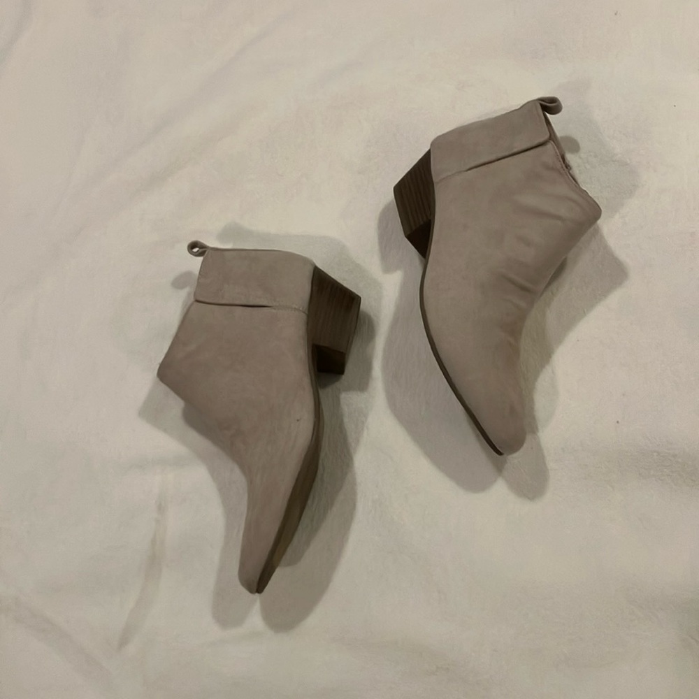 NWOT Old Navy Size 9 Booties